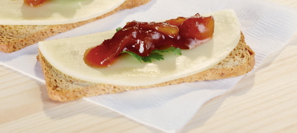 provolone-and-mango-chutney-on-a-cracker